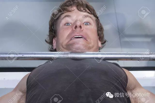 健身手套大小怎么选_健身手套小还是大点好_健身手套选择大一点还是小一点