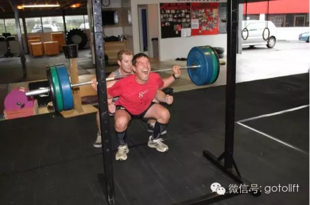 健身手套大小怎么选_健身手套选择大一点还是小一点_健身手套小还是大点好