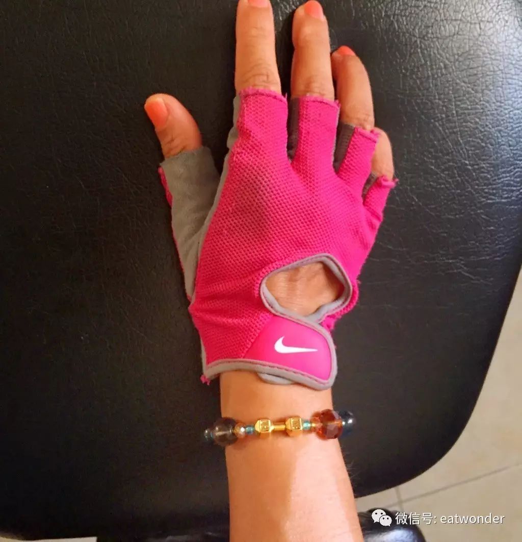健身手套小还是大点好_健身手套紧一点好还是松一点好_健身手套