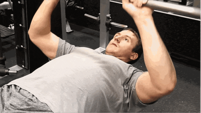 史密斯机的作用_综合训练器 史密斯机_史密斯机健身方法图解