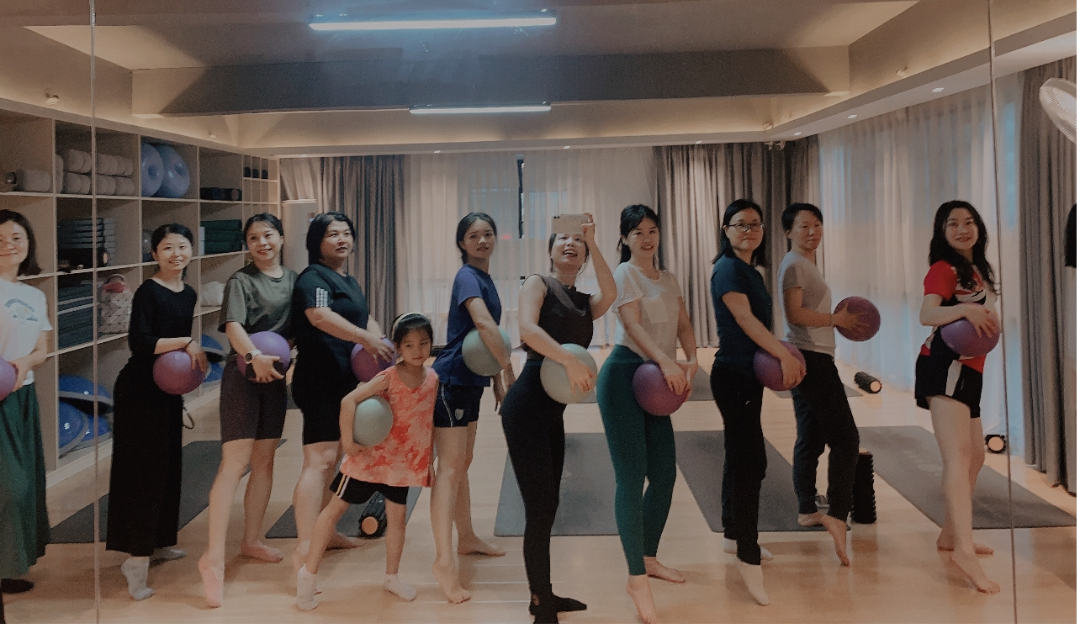 瑜伽练起来_健身动起来瑜伽_瑜伽健身动起来就疼