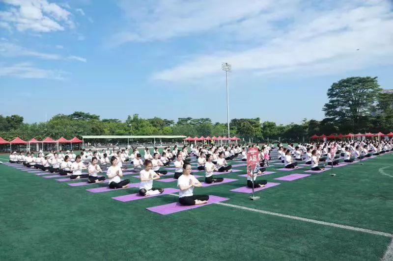 瑜伽健身动起来肚子疼_瑜伽健身动起来腰疼_健身动起来瑜伽