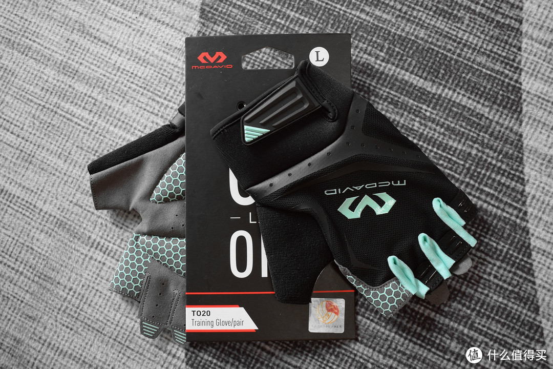 撸铁戴手套,你以为只是为了防止磨出老茧?