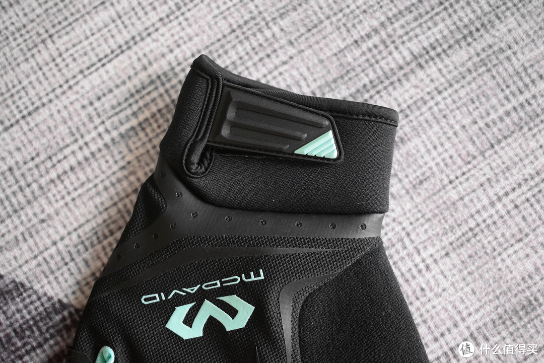 撸铁戴手套,你以为只是为了防止磨出老茧?