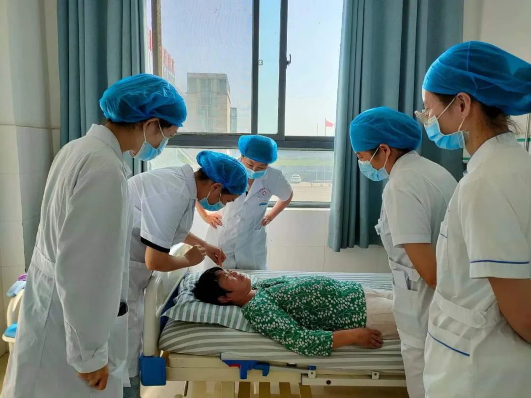 股四头肌训练椅安装步骤_股四头肌训练椅安装视频_股四头肌训练椅