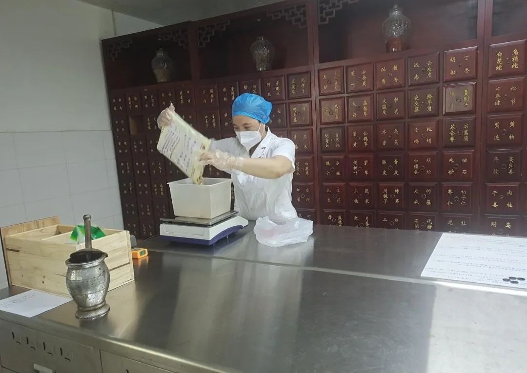 股四头肌训练椅安装步骤_股四头肌训练椅安装视频_股四头肌训练椅