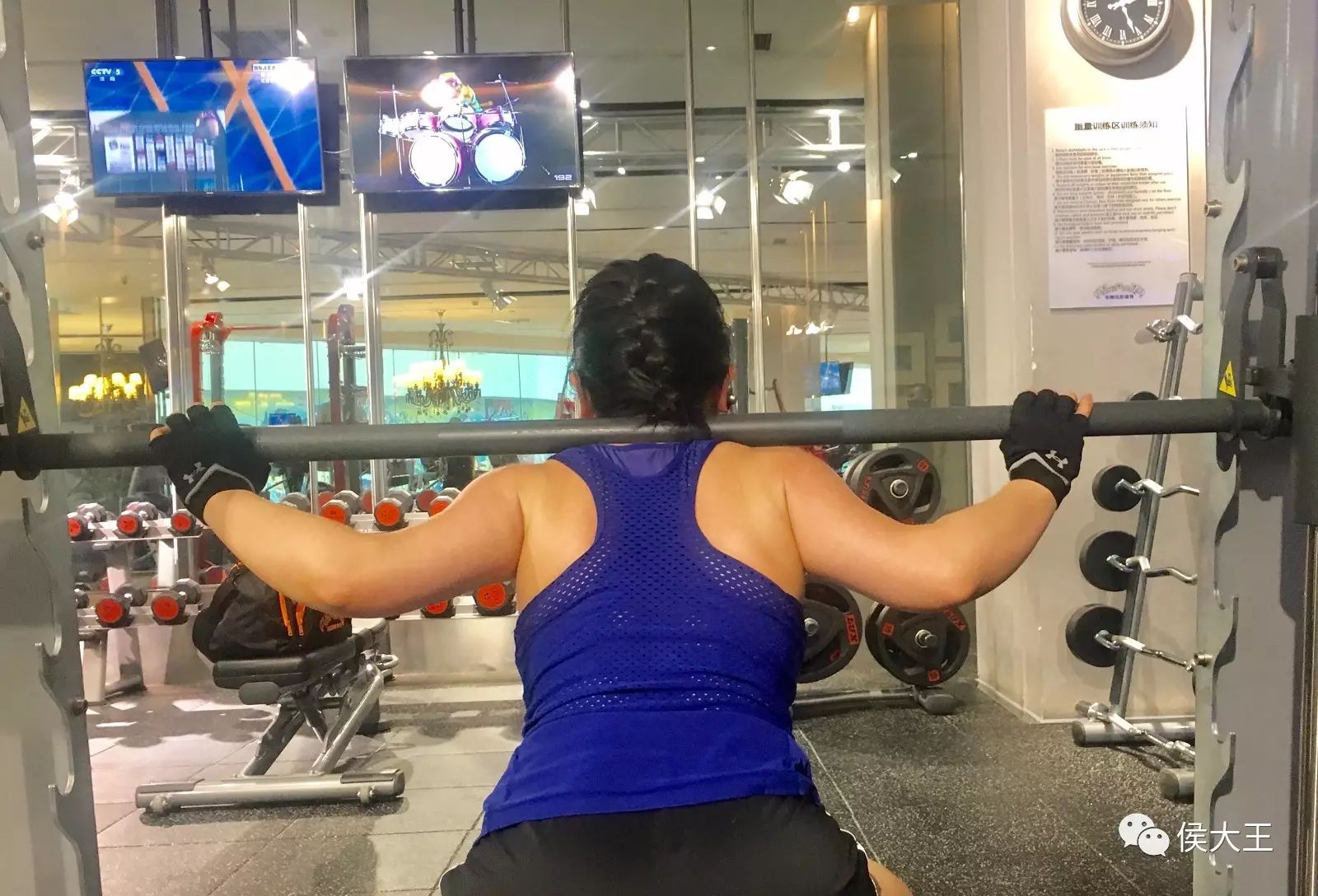 好看的健身手套_健身手套选择大一点还是小一点_健身运动手套