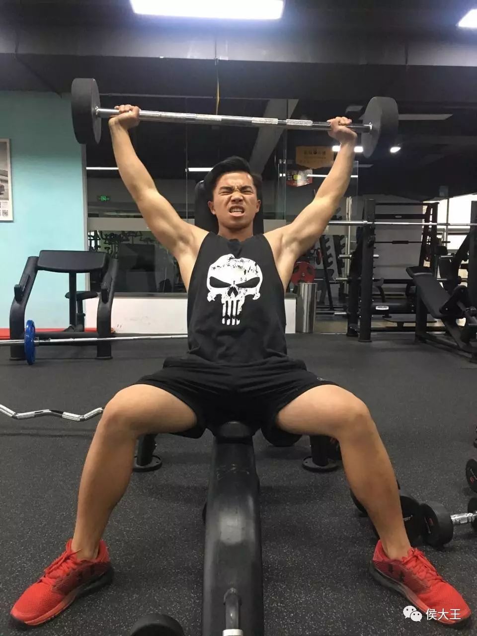 好看的健身手套_健身运动手套_健身手套选择大一点还是小一点