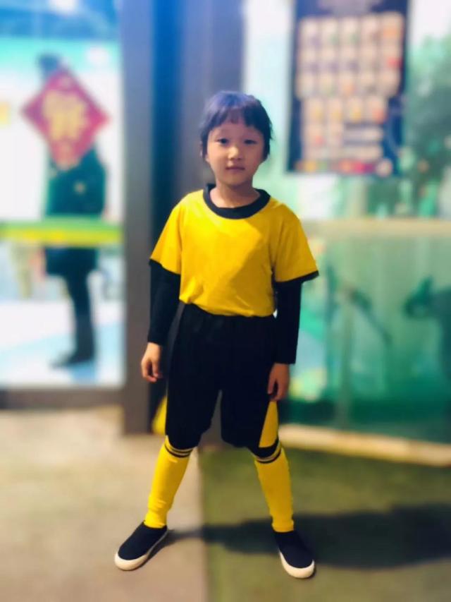 感统训练坐独角椅_感统训练单脚站立_感统训练单腿椅