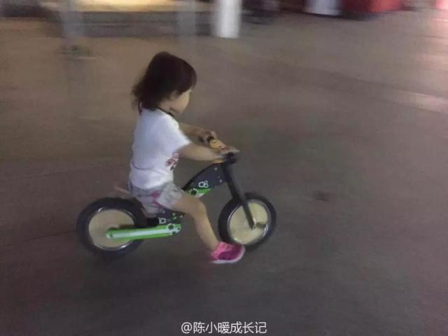 感统训练单脚站立_感统训练坐独角椅_感统训练单腿椅