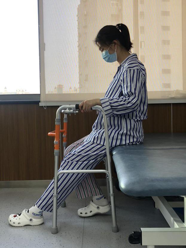 髋关节坐姿_髋关节训练椅的用途_髋关节训练椅