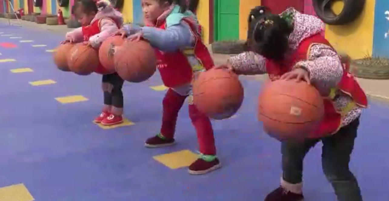 感统课独脚凳的目的_椅子体能训练_感统训练单腿椅