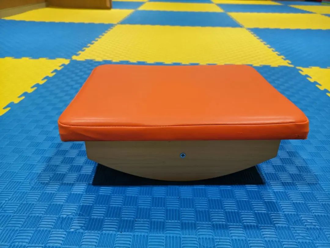 感统训练单腿椅_感统训练坐独角椅_椅子练腿