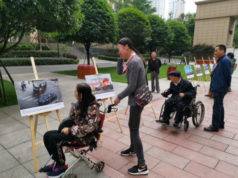 感统训练单腿椅_感统训练单脚站立_椅子练腿