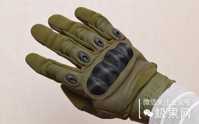 健身手套紧点好还是松点好_健身手套松紧_手套健身松紧怎么选