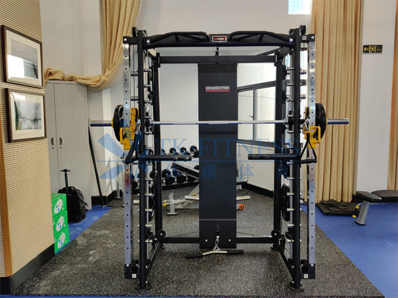 综合健身器材训练器_器材健身教程_简述器材健身的作用与好处