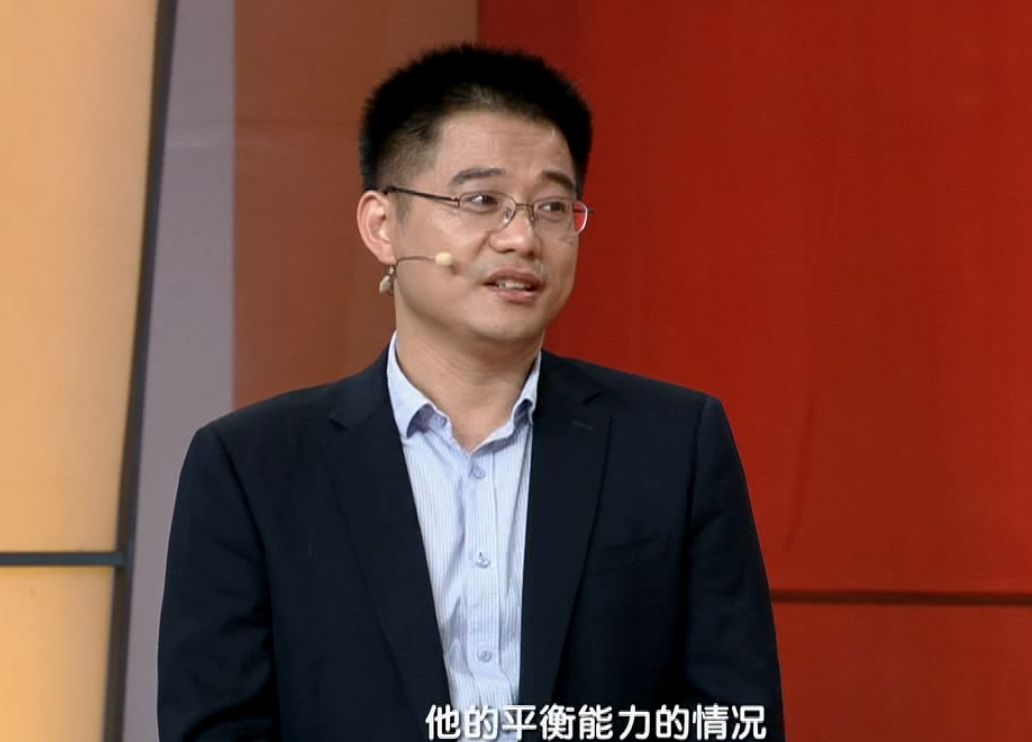 髋关节坐姿_髋关节训练椅的用途_髋关节训练椅