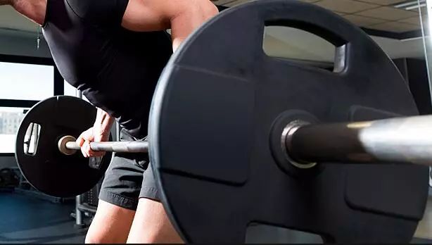 开yun体育官网入口登录体育 背肌训练好动作：罗马椅俯身划船