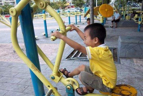 收腹运动机有用吗_多功能收腹运动机视频_收腹运动机怎么用