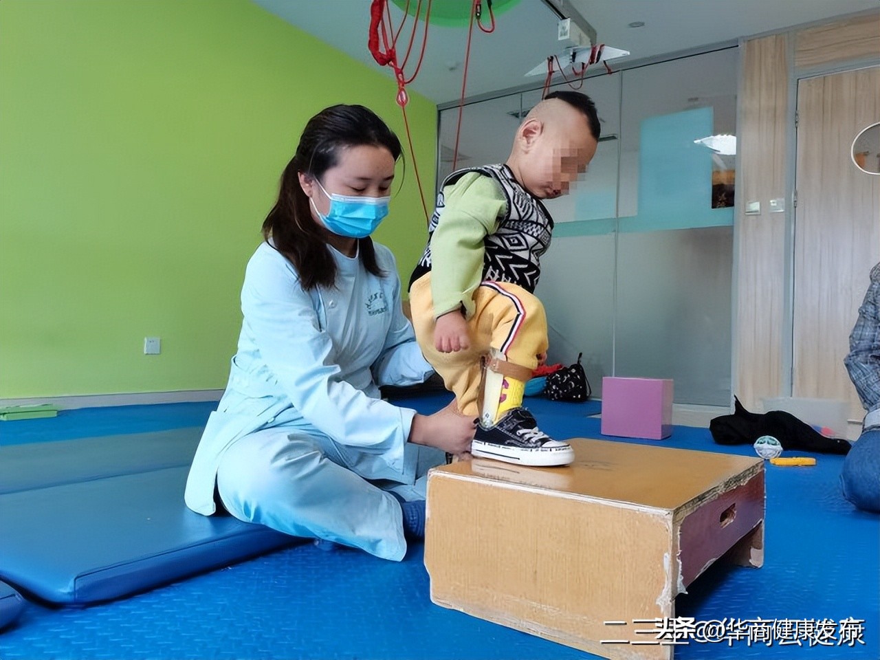 椅子练腿_感统训练单腿椅_感统课独脚凳的目的