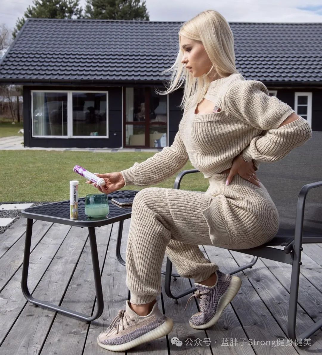 健身手套需要护腕吗_健身手套护腕什么牌子好_手套健身护腕需要戴吗