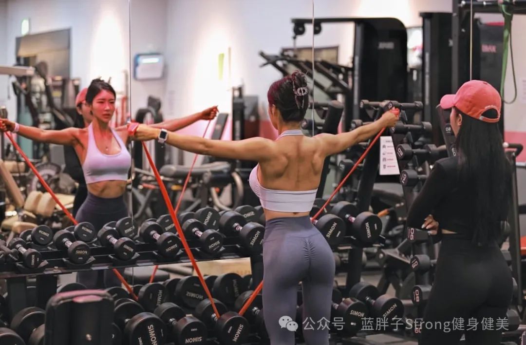 健身手套护腕什么牌子好_健身手套需要护腕吗_手套健身护腕需要戴吗