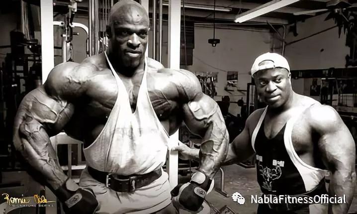 健身手套需要护腕吗_手套健身护腕需要带多久_手套健身护腕需要戴多久