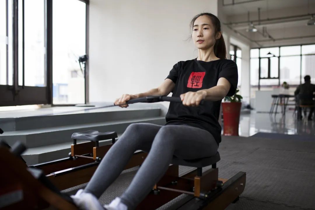 健身房锻炼全身的动作_健身房的作用和功效_你的身体是我的健身房