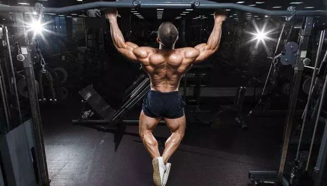 引体手臂不能完全放到_引体手臂不能完全伸直_引体练手臂