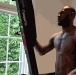 开yunapp体育官网入口下载手机版 看看NBA第一人詹姆斯如何训练，中国中锋撞不动他！