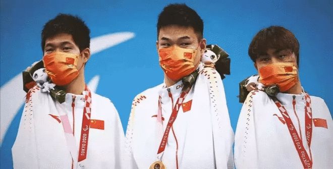 游泳运动员一天训练量_游泳训练一天游多少米_一般游泳运动员每天游多少