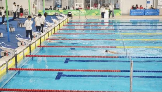 游泳训练一天游多少米_游泳运动员一天训练量_一般游泳运动员每天游多少