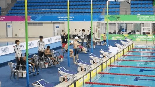 游泳训练一天游多少米_一般游泳运动员每天游多少_游泳运动员一天训练量