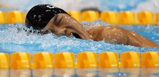 游泳运动员一天训练量_游泳训练一天游多少米_一般游泳运动员每天游多少