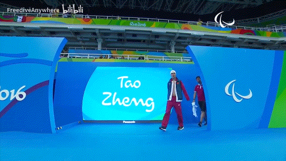 游泳训练一天游多少米_游泳运动员一天训练量_一般游泳运动员每天游多少