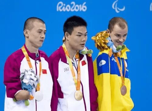 游泳运动员一天训练量_游泳训练一天游多少米_一般游泳运动员每天游多少