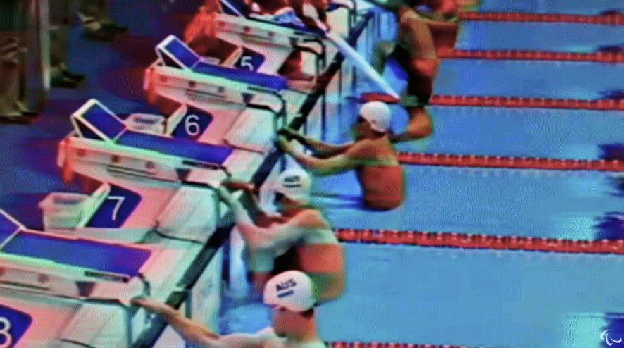 一般游泳运动员每天游多少_游泳运动员一天训练量_游泳训练一天游多少米