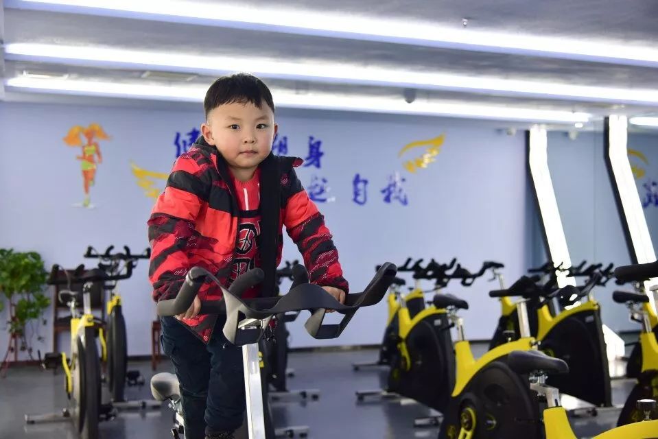 史密斯机综合训练器哪个牌子好_综合训练器 史密斯机_史密斯综合训练器使用方法