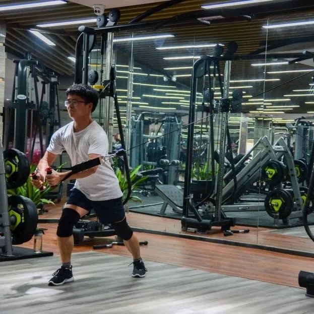 综合训练器 史密斯机_史密斯综合训练器使用方法_史密斯机综合训练器哪个牌子好