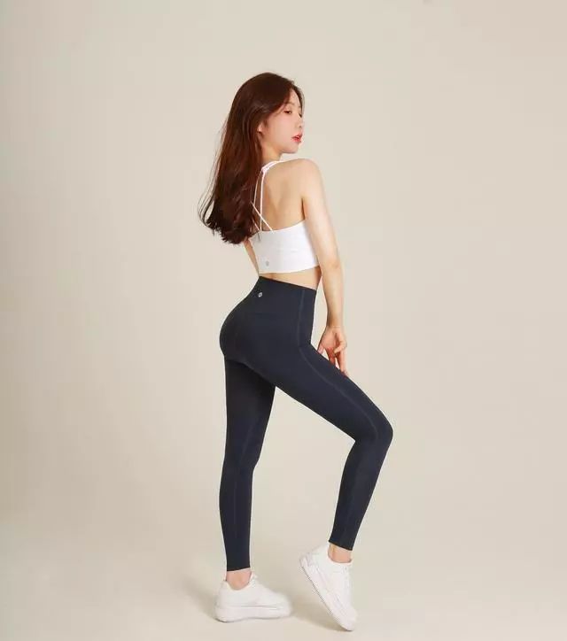 开yunapp体育官网入口下载手机版 这就是你需要的股四头肌训练，4个动作燃爆你的大腿前侧肌肉