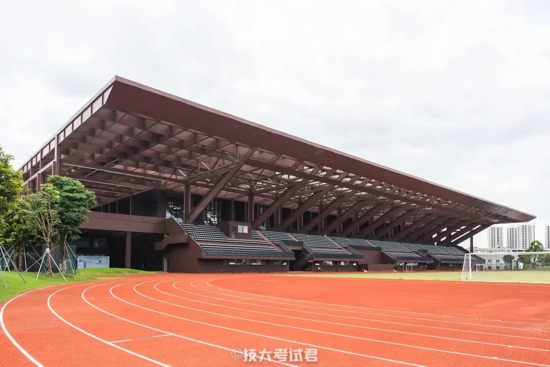 体操有氧运动_氧体操视频_行进间有氧健身体操