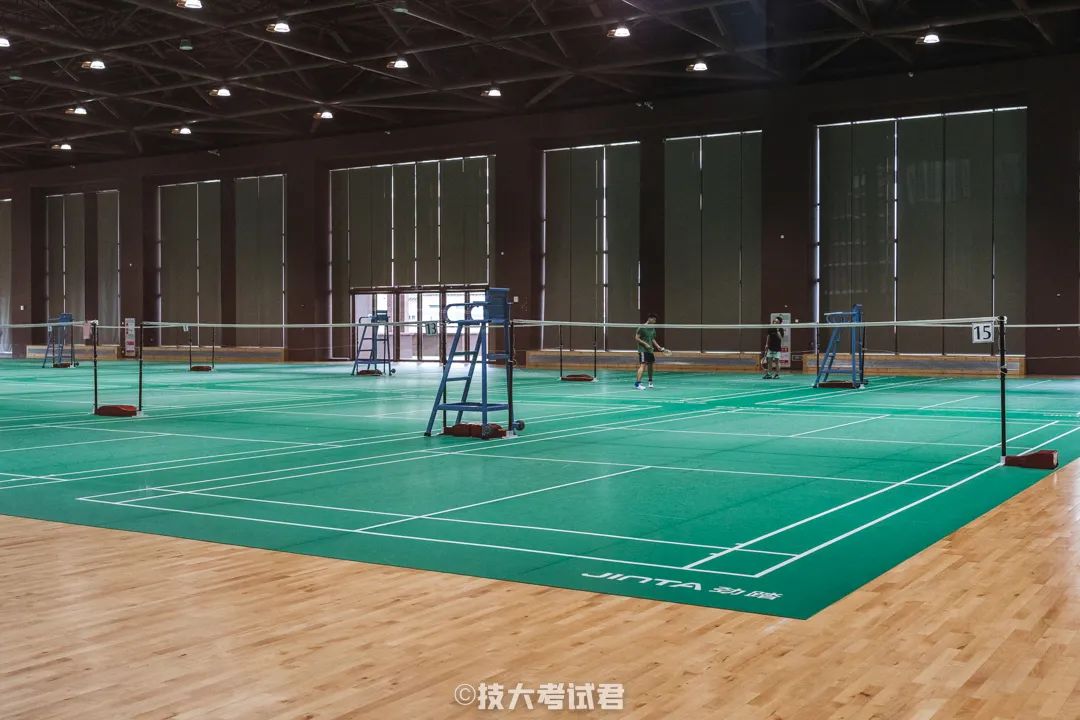 体操有氧运动_氧体操视频_行进间有氧健身体操