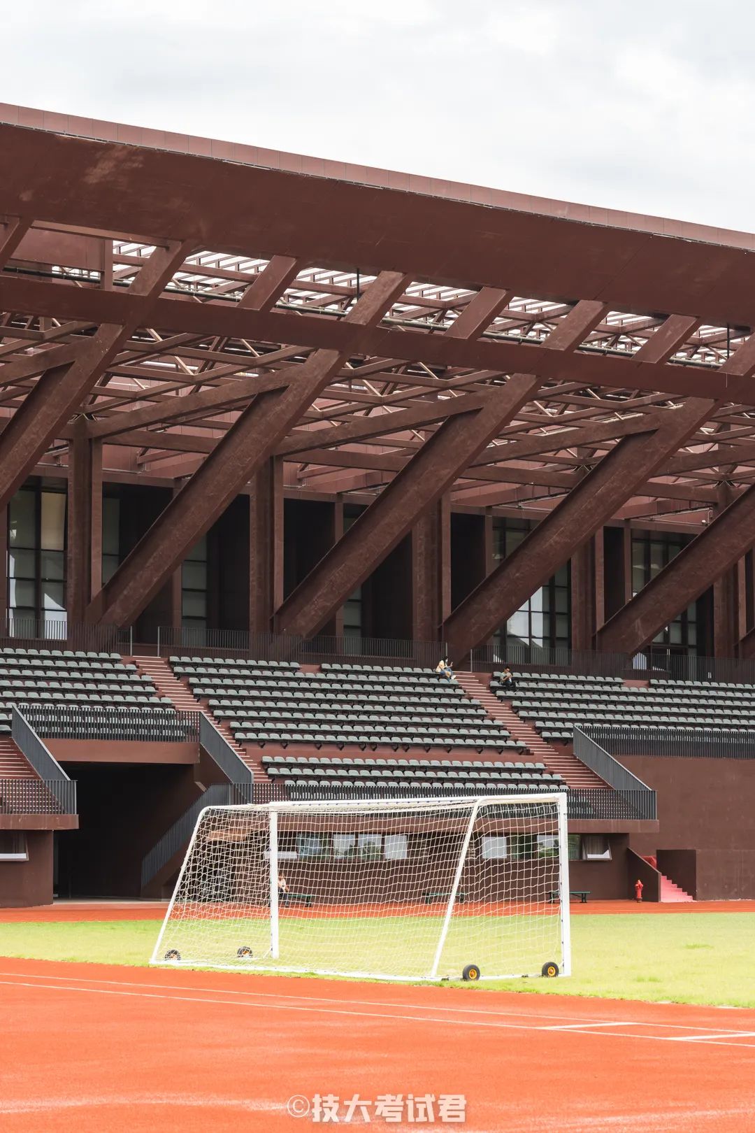 体操有氧运动_氧体操视频_行进间有氧健身体操