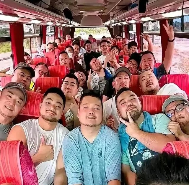 健身戴不戴手套_戴手套健身的坏处_戴手套健身的好处