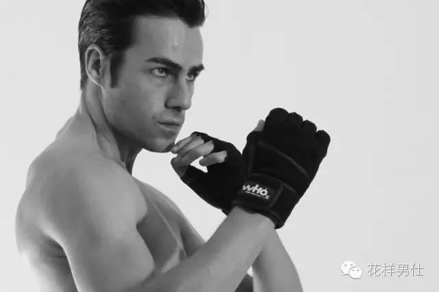 戴手套健身还会磨出茧子吗_戴手套健身会起茧吗_健身戴不戴手套