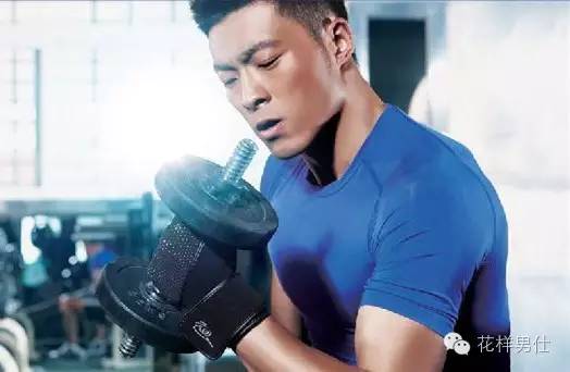 戴手套健身会起茧吗_健身戴不戴手套_戴手套健身还会磨出茧子吗