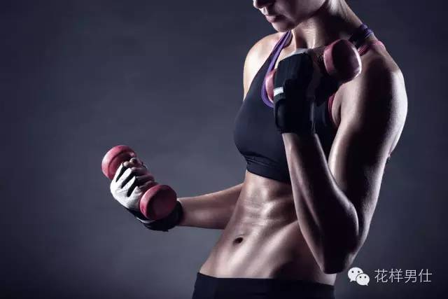 健身戴不戴手套_戴手套健身会起茧吗_戴手套健身还会磨出茧子吗