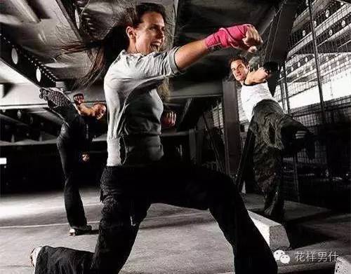 戴手套健身会起茧吗_戴手套健身还会磨出茧子吗_健身戴不戴手套