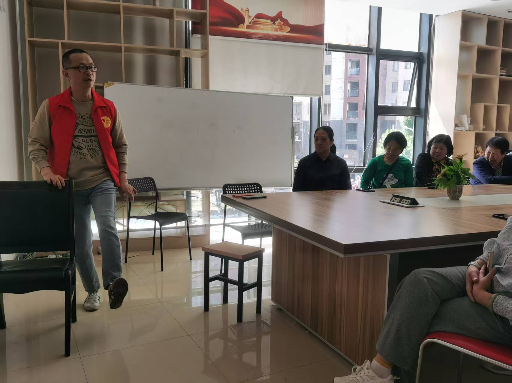 认知障碍老人康复训练 _ 股四头肌拉伸训练 _股四头肌训练椅