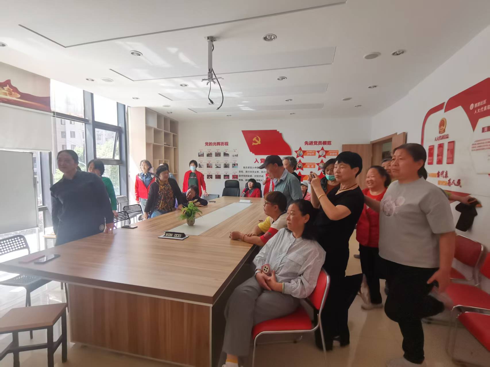  股四头肌拉伸训练 _股四头肌训练椅_认知障碍老人康复训练 